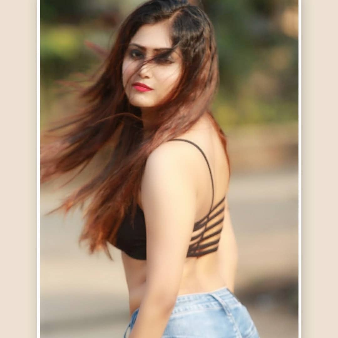 ishika bose looking hot